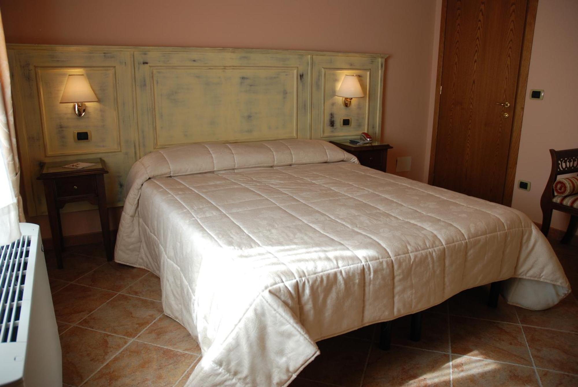 Albergo La Foresteria Bettolle Eksteriør billede